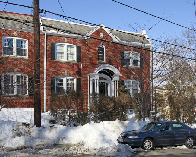 2524 41st St NW in Washington, DC - Building Photo - Building Photo