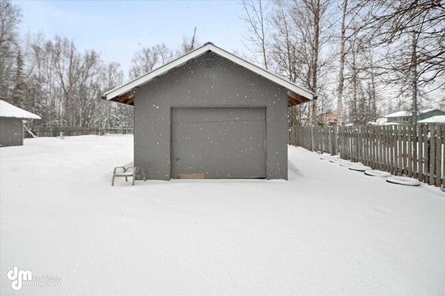 1000 E Dellwood St in Wasilla, AK - Building Photo - Building Photo