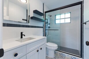 5207 N Flagler Dr in West Palm Beach, FL - Building Photo