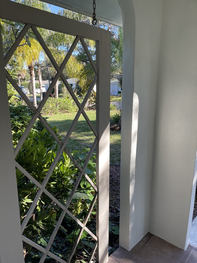 1740 Opal Ln in Belleair, FL - Foto de edificio - Building Photo