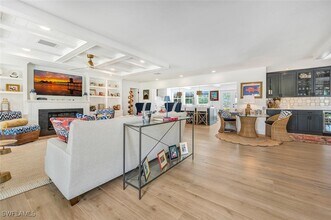 200 Burning Tree Dr in Naples, FL - Building Photo - Building Photo
