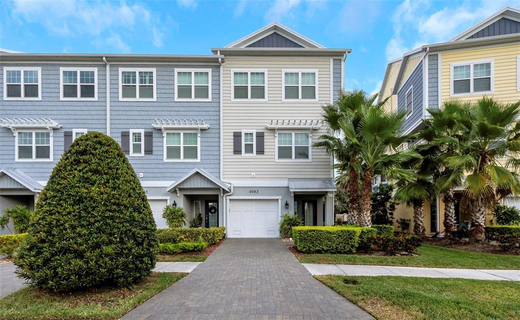 4063 Rocky Shores Dr in Tampa, FL - Building Photo