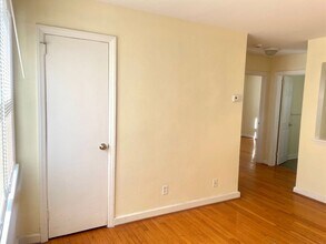1423 W Ocean View Ave in Norfolk, VA - Building Photo - Building Photo