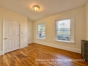 10 Cypress St, Unit 2 in Somerville, MA - Building Photo - Building Photo