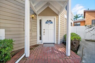 2547 Orange Ave in Costa Mesa, CA - Building Photo - Building Photo