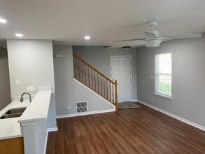 600 Wedgewood Cir in Lake In The Hills, IL - Building Photo - Building Photo