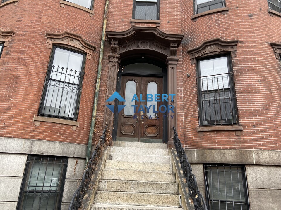 486 Massachusetts Ave, Unit 1 in Boston, MA - Building Photo