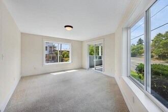 1226 N 48th St in Seattle, WA - Building Photo - Building Photo