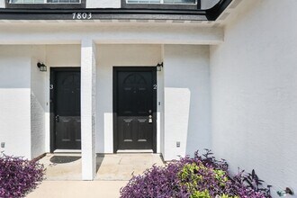 7803 Kingsbury Way in San Antonio, TX - Building Photo - Building Photo