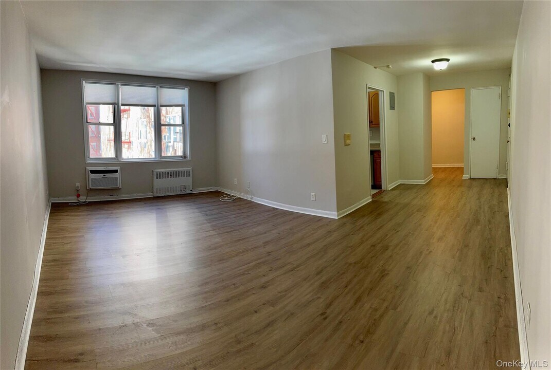 3 Sadore Ln in Yonkers, NY - Building Photo
