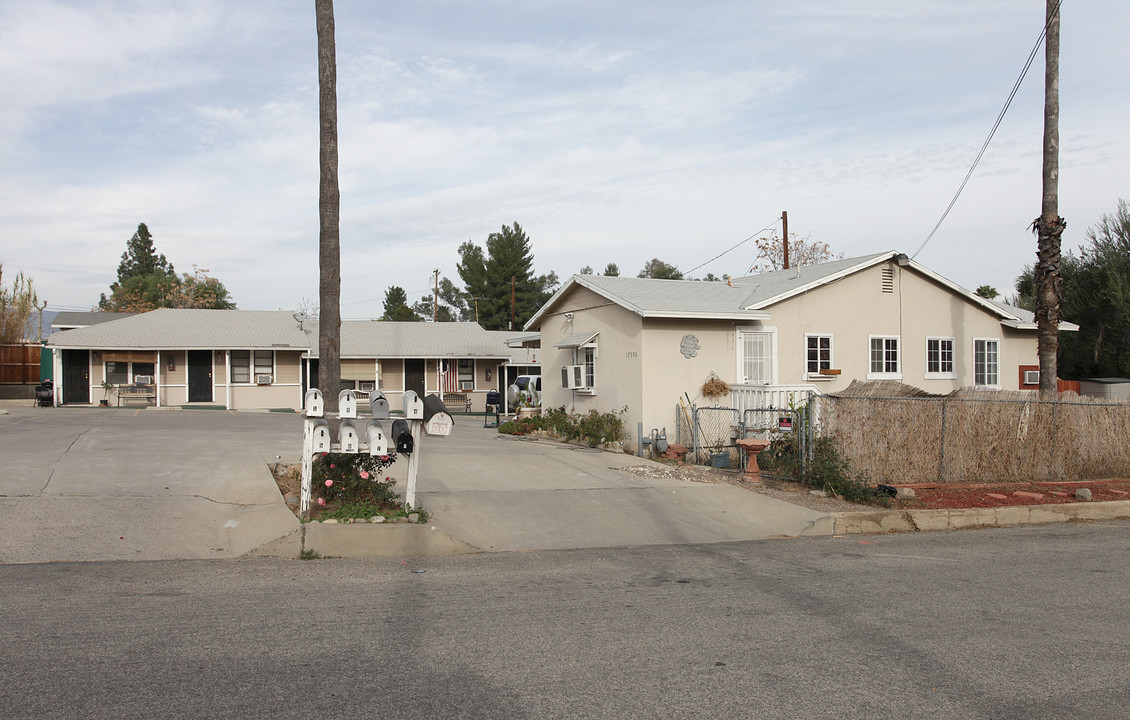 17586-17596 Grand Ave in Lake Elsinore, CA - Foto de edificio