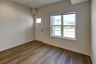 4879 Lacy Rd in Fitchburg, WI - Foto de edificio - Building Photo