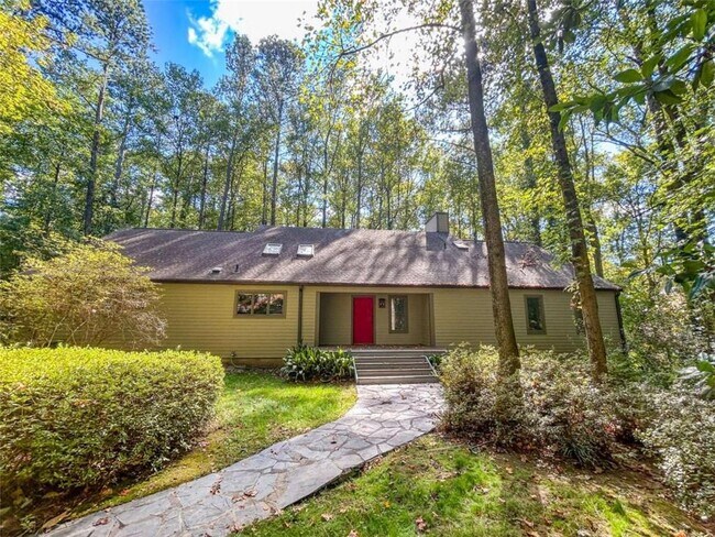6480 Burdett Dr NW in Atlanta, GA - Building Photo - Building Photo