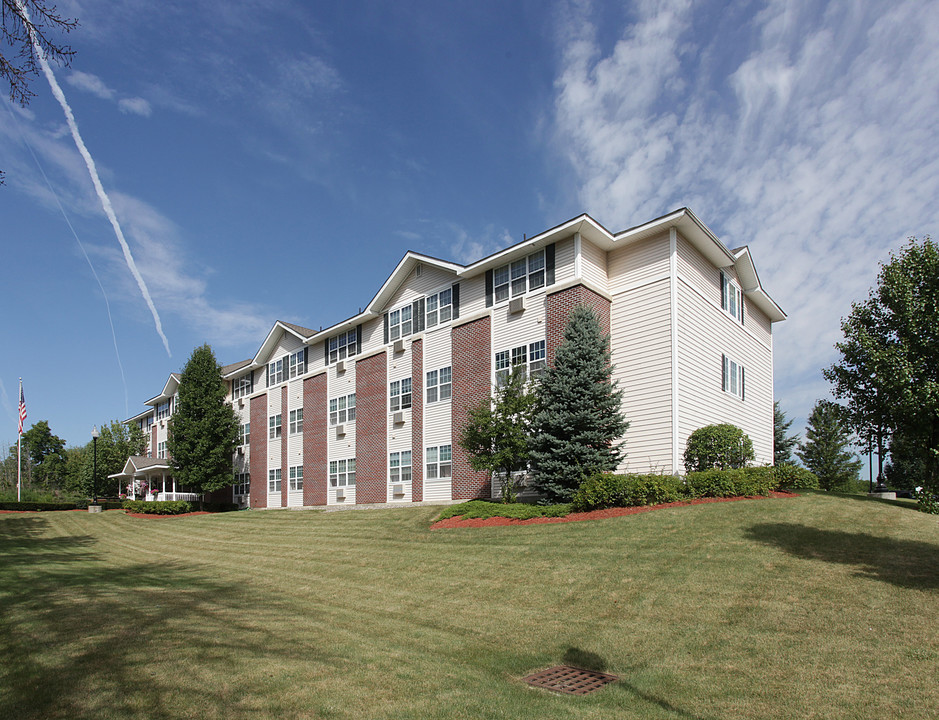 Columbia Crest Senior Apartments in Cohoes, NY - Foto de edificio