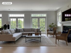 36 Springwood Way in East Hampton, NY - Building Photo - Building Photo