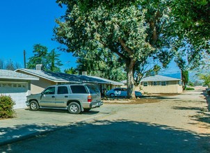 419-423 W County Line Rd in Calimesa, CA - Building Photo - Building Photo