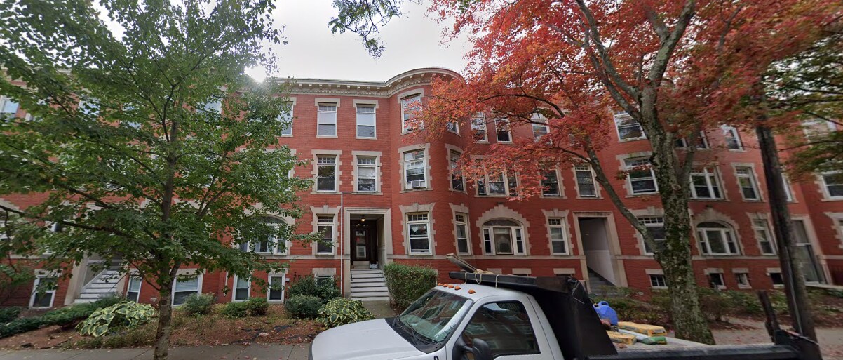 10 Strathmore Rd, Unit 3 in Brookline, MA - Building Photo