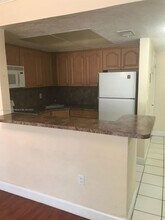 13920 Lake Placid Ct-Unit -B-15 in Hialeah, FL - Building Photo - Building Photo