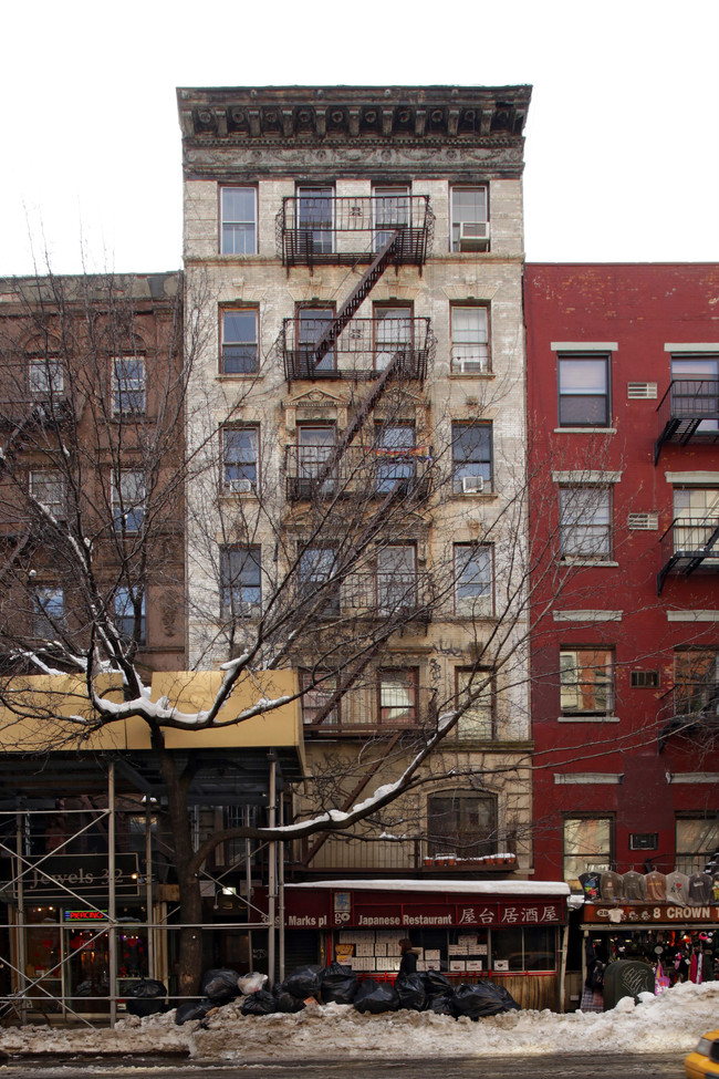 30 Saint Marks Pl in New York, NY - Foto de edificio - Building Photo