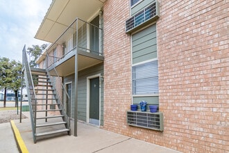 Bella Vista Apartments in San Angelo, TX - Building Photo - Building Photo