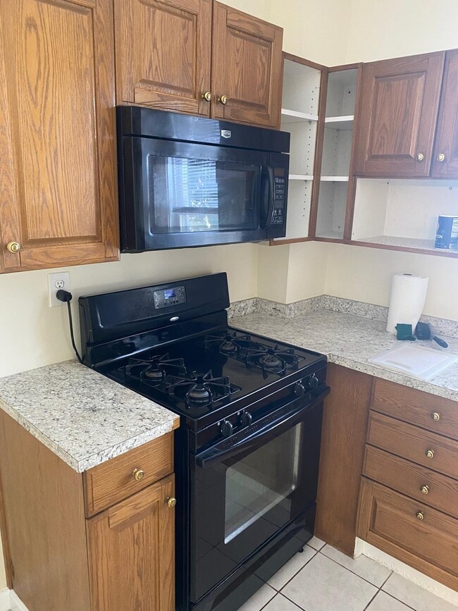 43 Englewood Ave, Unit 42-2L