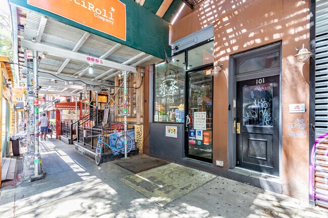 101 Macdougal St in New York, NY - Foto de edificio - Building Photo