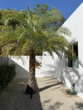 1445 S School Ave in Sarasota, FL - Foto de edificio - Building Photo
