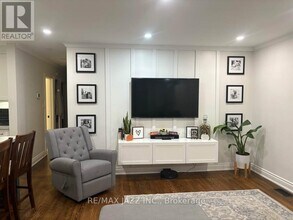 1074 Willowdale Ave in Oshawa, ON - Building Photo - Building Photo