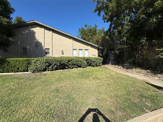 13359 Kit Ln in Dallas, TX - Foto de edificio