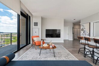 833 N Clark St in Chicago, IL - Building Photo - Building Photo
