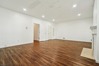 315 Winthrop Dr in Nutley, NJ - Foto de edificio - Building Photo