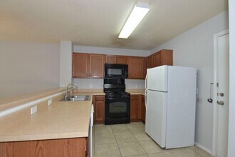 7421 Elk Pass Dr in Austin, TX - Building Photo - Building Photo