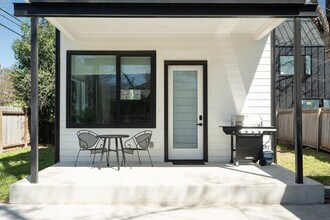 5208 Evans Ave in Austin, TX - Building Photo - Building Photo