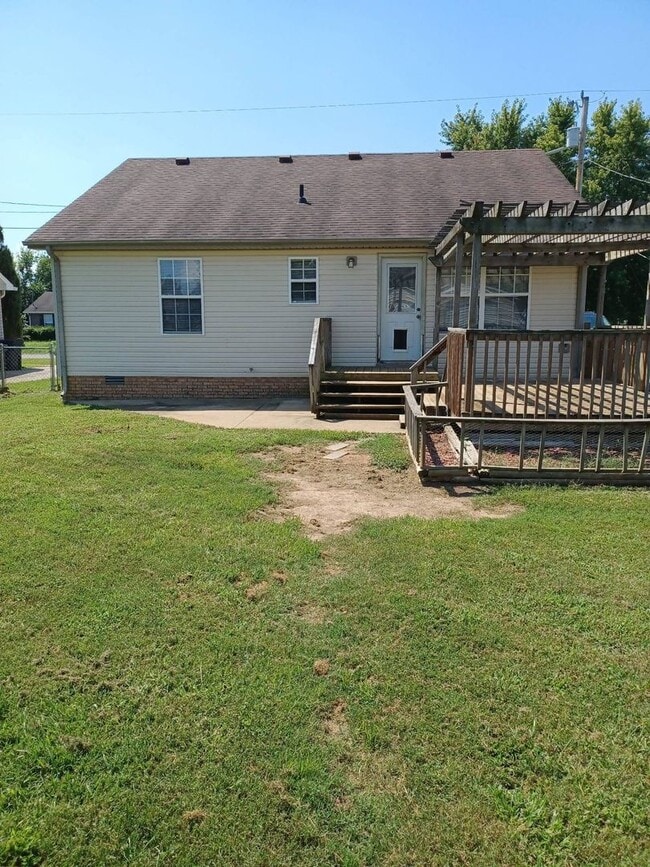 308 Pioneer Dr in Oak Grove, KY - Building Photo - Building Photo