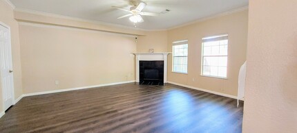 2114 Hawks Rd in Missouri City, TX - Foto de edificio - Building Photo