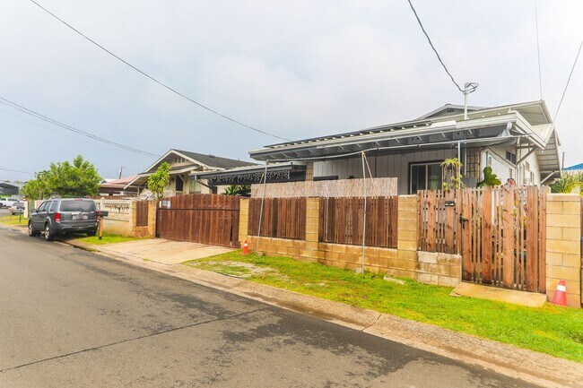 66-893-893 Kamakahala St in Waialua, HI - Building Photo - Building Photo