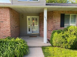 19120 Emerald Dr in Brookfield, WI - Building Photo - Building Photo