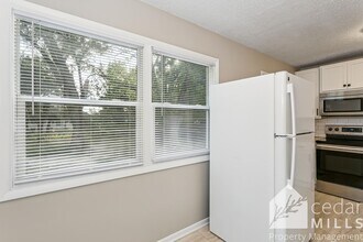 820 N Ridgewood Dr in Wichita, KS - Building Photo - Building Photo