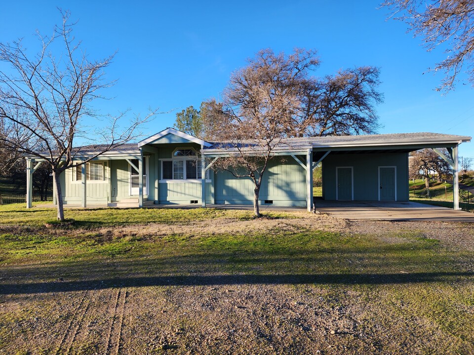 16915 Hickman Ln in Cottonwood, CA - Building Photo