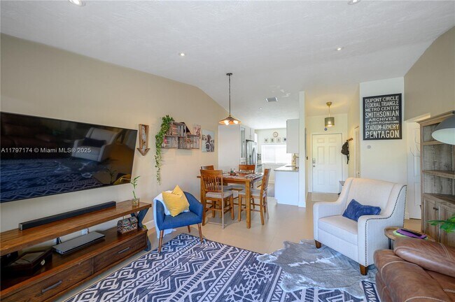 12022 SW 110th St Cir E in Miami, FL - Building Photo - Building Photo