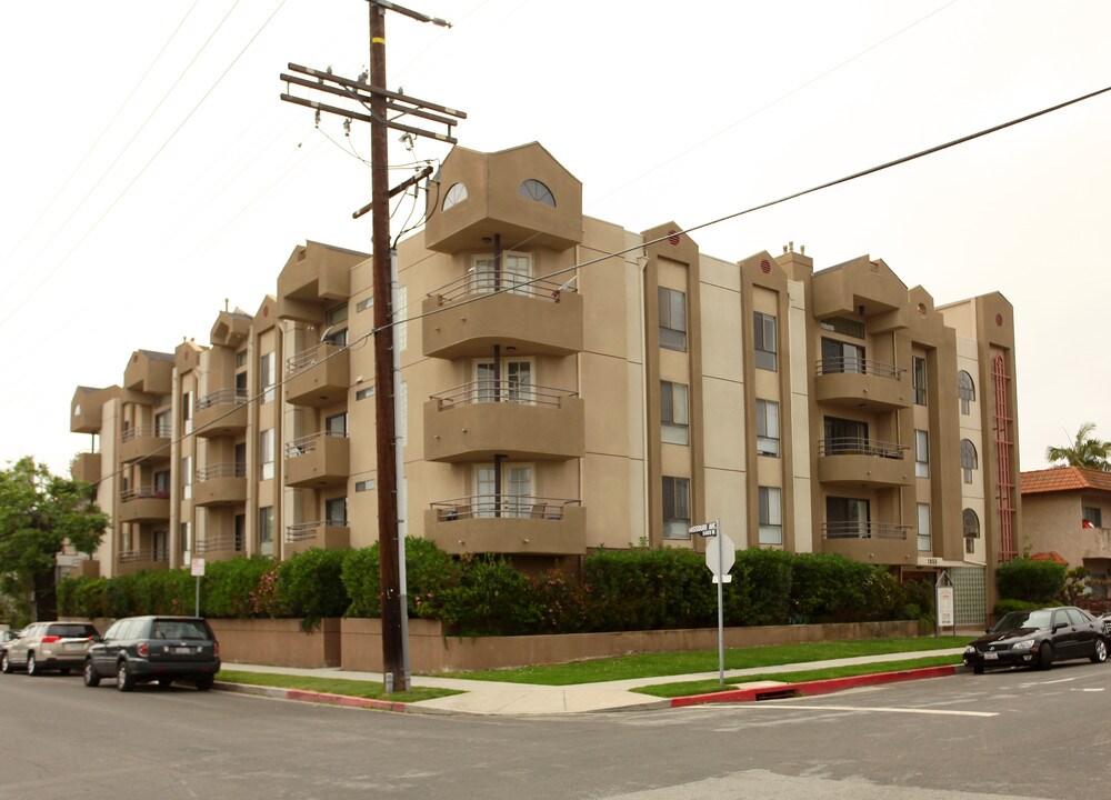 Kenter West in Los Angeles, CA - Building Photo