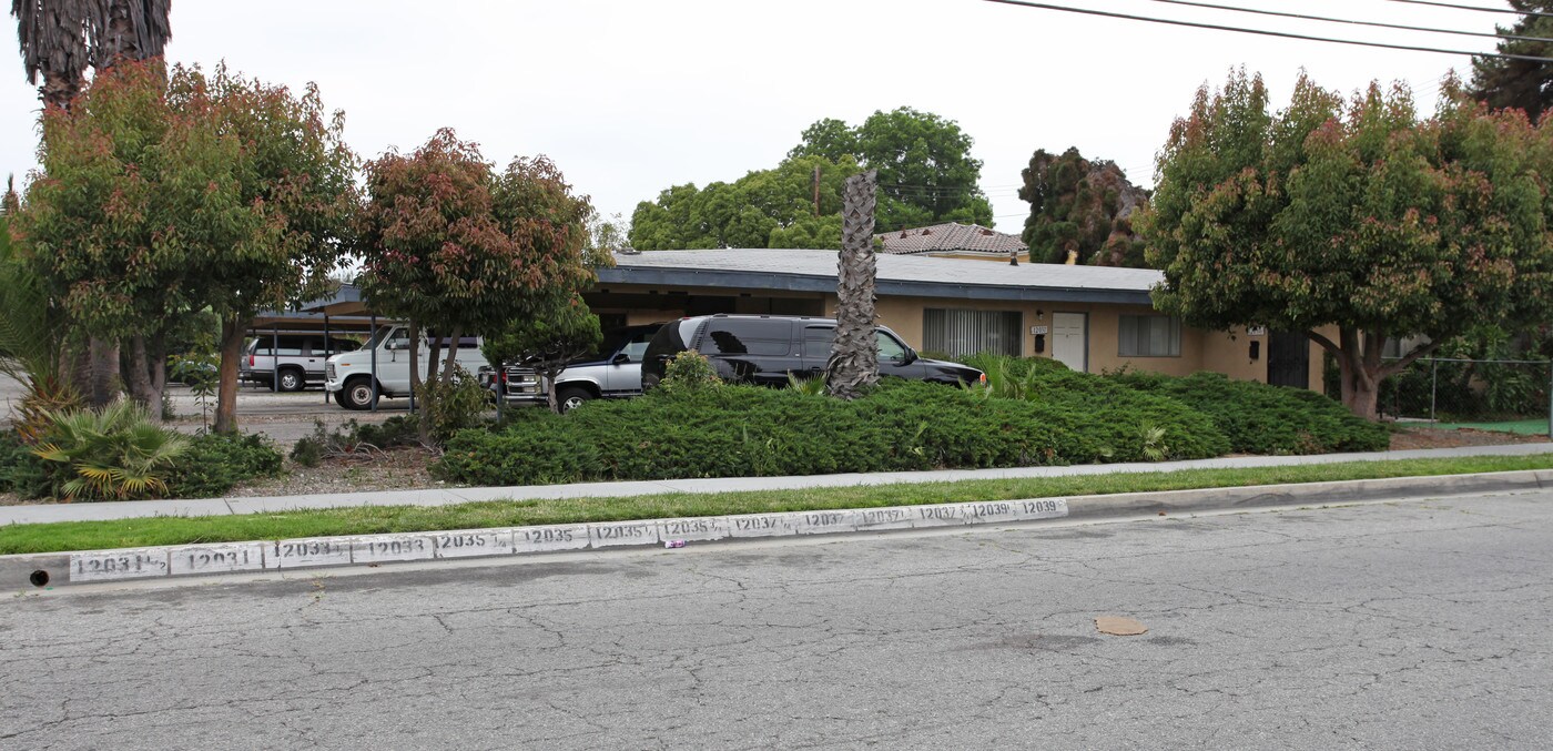 12041-12051 Deana St in El Monte, CA - Building Photo