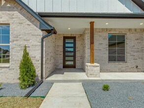 9332 SW 33rd Pl in Oklahoma City, OK - Foto de edificio - Building Photo