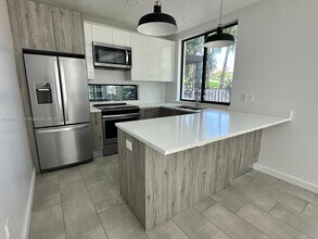 722 NE 15th Ave in Fort Lauderdale, FL - Foto de edificio - Building Photo