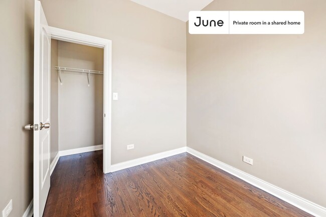 Private bedroom in 3 bed/1 bath Home in Chicago, IL - Building Photo - Building Photo