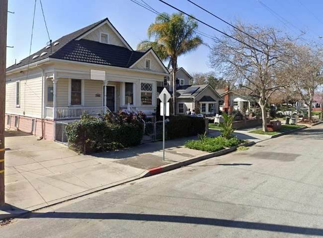 property at 1033 S 8th St