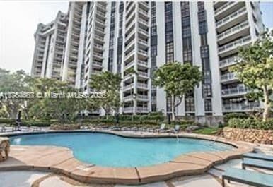 2000 Towerside Ter, Unit # 309 in Miami, FL - Building Photo - Building Photo