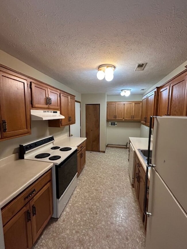 713 W Main St in Albion, IN - Building Photo - Building Photo