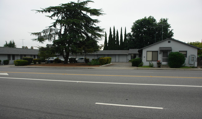 318 N Fairoaks Ave in Sunnyvale, CA - Foto de edificio - Building Photo