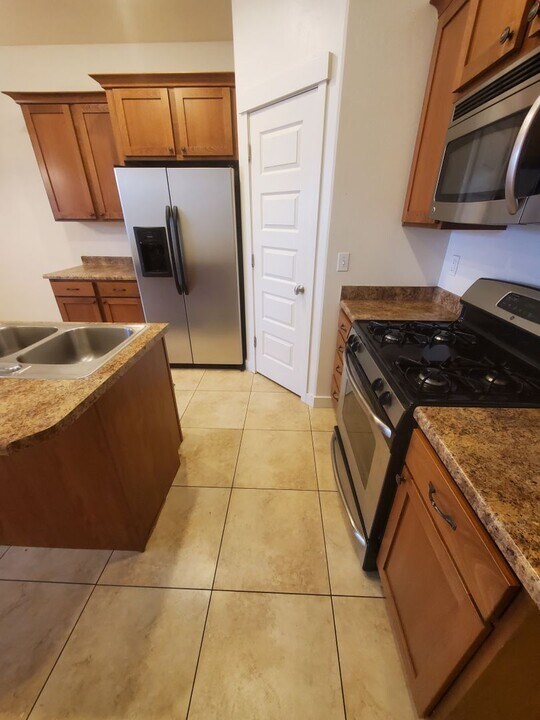 3773 Summer Heights Dr in South Jordan, UT - Building Photo